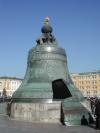У колокольни Ивана Великого стоит Царь-колокол
