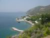 Лутраки - город-курорт в Греции с минеральными источниками.
