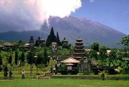 Достопримечательности: В Индонезию любят ездить за приключениями