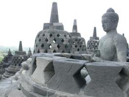 Храм Боробудур построен как огромная ступа