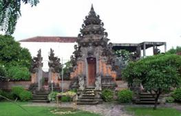 Храм Братан в Бедугуле (Bratan Temple in Bedugul Mountain Resort)