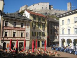 Три замка Беллинзоны (Castellogrande, Castello di Montebello и Castello di Sasso Corbaro)