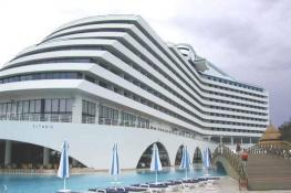 Отель Titanic De Luxe Beach & Resort Hotel