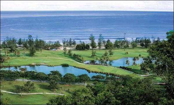 Nexus Resort отель - поле для гольфа