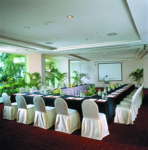 Отель Shangri La Golden Sand Resort