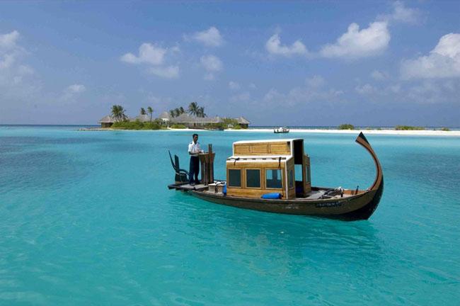 Отель Four Seasons Resort Maldives at Kuda Huraa
