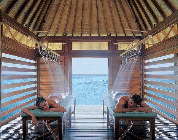Отель Four Seasons Resort Maldives at Kuda Huraa