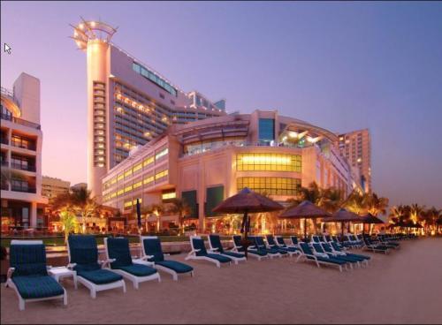 Абу-Даби - Отель Beach Rotana Hotel & Towers