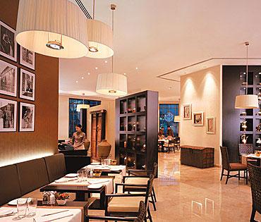 Отель Traders Hotel Dubai
