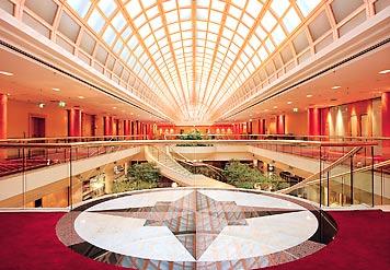 Вена - Отель Marriott Vienna - фото luxe.ru