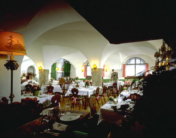 Зальцбург - Отель Goldener Hirsch - фото