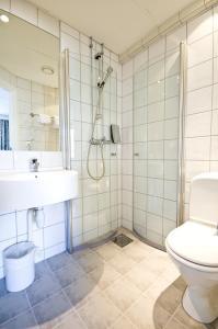 Ванна - душ - гостиница Clarion Collection Hotel Bastion