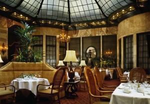 Обед в ресторане отеля Grand Hotel