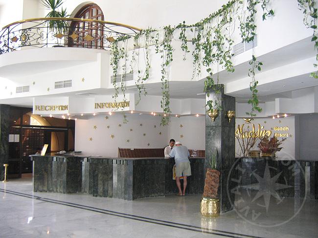 Отель Aladdin Beach Resort - ресепшн