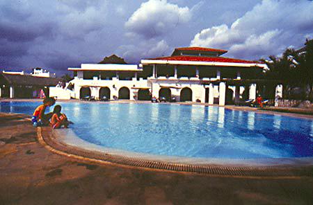 Бассейн - Отель Indian Ocean Beach Club