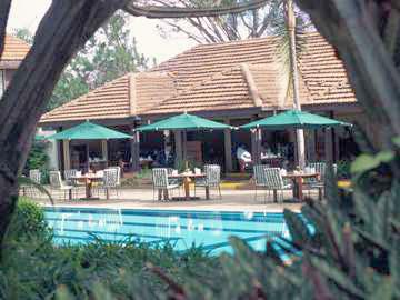 Бассейн отеля Holiday Inn Nairobi