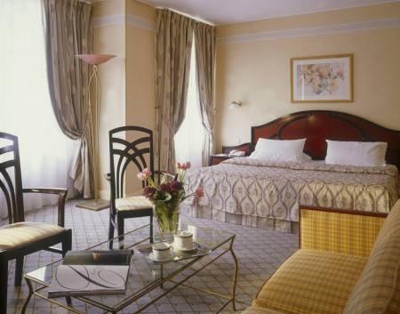 Отель HOLIDAY INN AT DISNEYLAND RESORT PARIS - Диснейлэнд отели