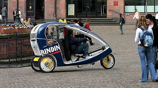 Туристическая рикша-такси.