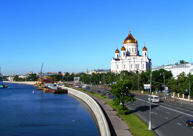 Москва - набережная города - фото