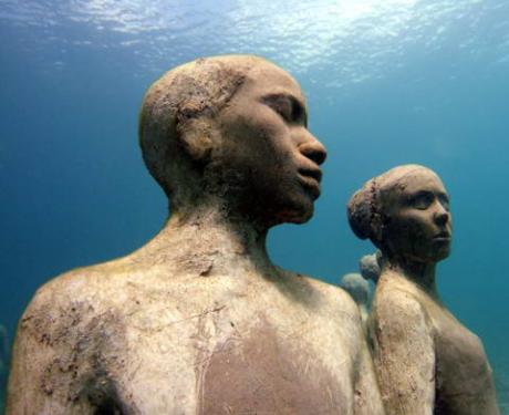 Подводные скульптуры в Красном море - девушки
