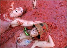 Испанский праздник Tomatina