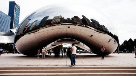 Этот потрясающий монумент открыли в Чикаго в Августе прошлого года. 