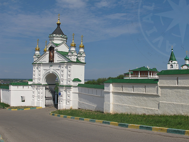 Вход в Печорский монастырь