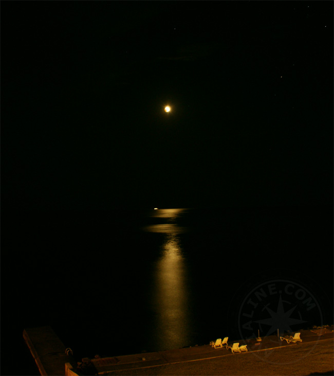 Лунная дорожка - Черное Море - затмение 2011