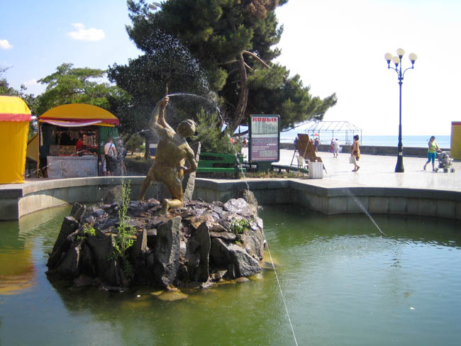 Алушта - фонтан на набережной