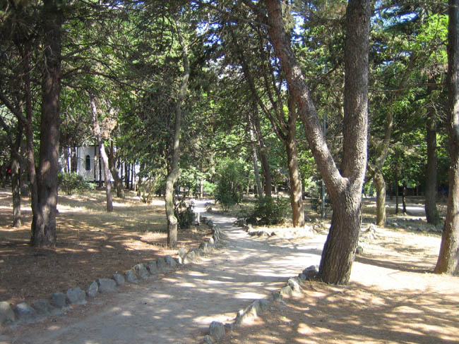 Алушта - парк, вход в парк со стороны набережной