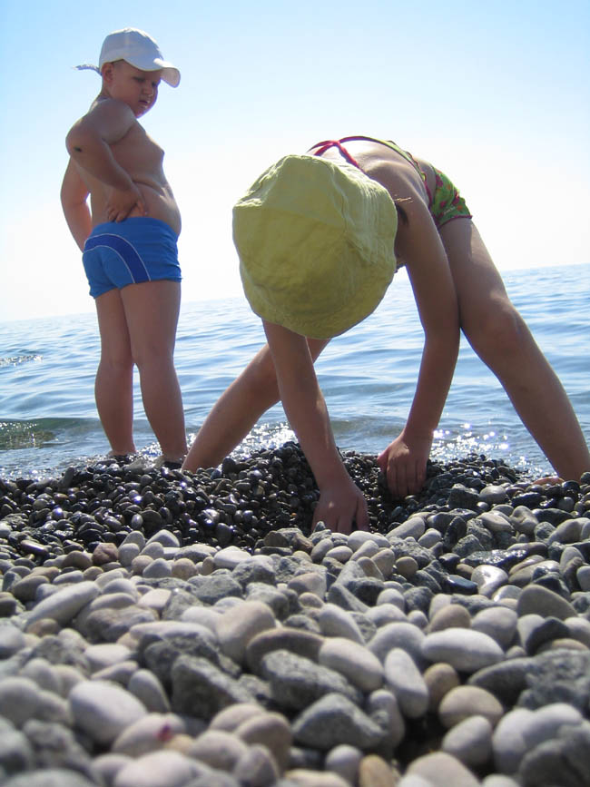 Алушта - дети на пляже :)