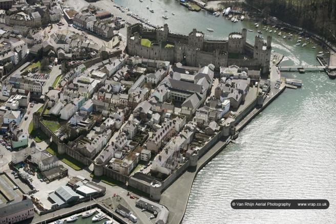 Англия - Замок - Caernarfon Castle, Gwynedd