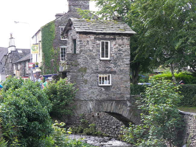 Великобритания (Англия) - Ambleside , Bridge House самый маленький домик