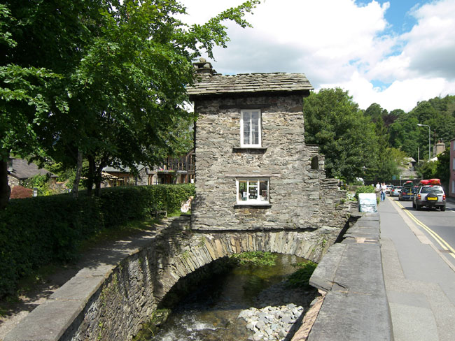 Великобритания (Англия) - Ambleside , Bridge House самый маленький домик