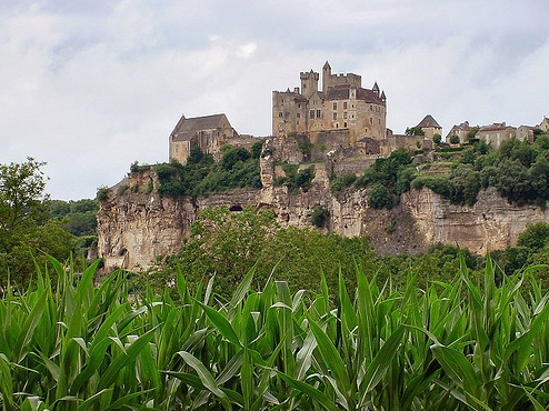 Замок Бейнак - замок во Франции, фото flickr.com