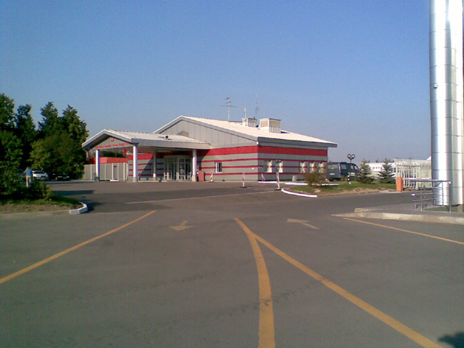 Внуково - 3  - здание возле аэропорта