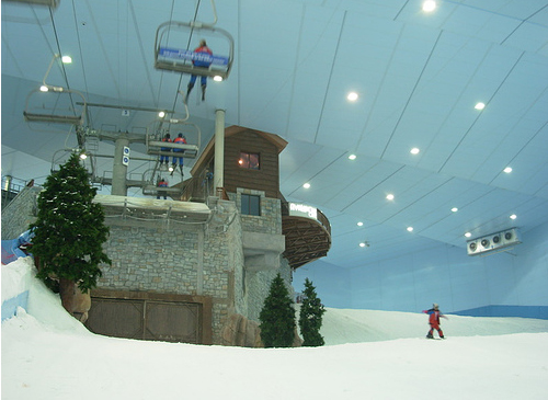 Крытый горнолыжный стадион в Дубаи - фото flickr.com