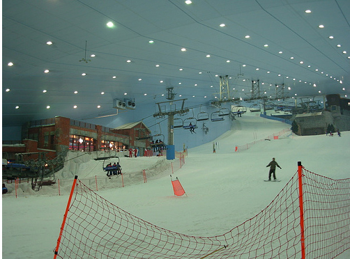 Крытый горнолыжный стадион в Дубаи - фото flickr.com
