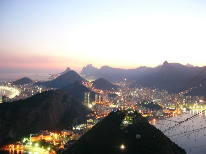 Вечер в Рио - вид на Рио-де-Жанейро с высоты полета