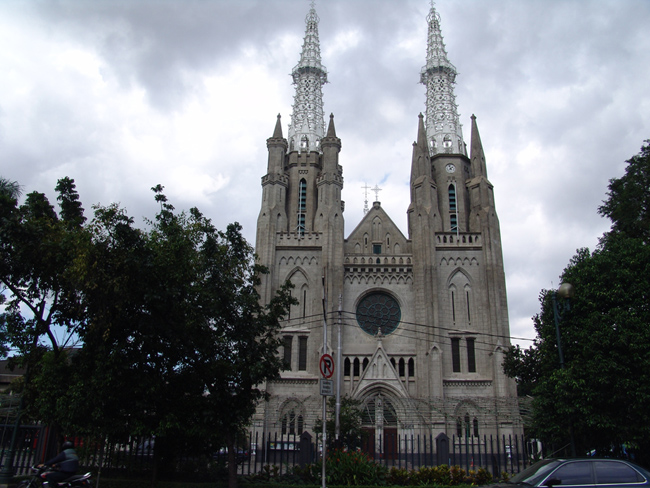 Джакарта - Католический Кафедральный Собор, фото flickr.com