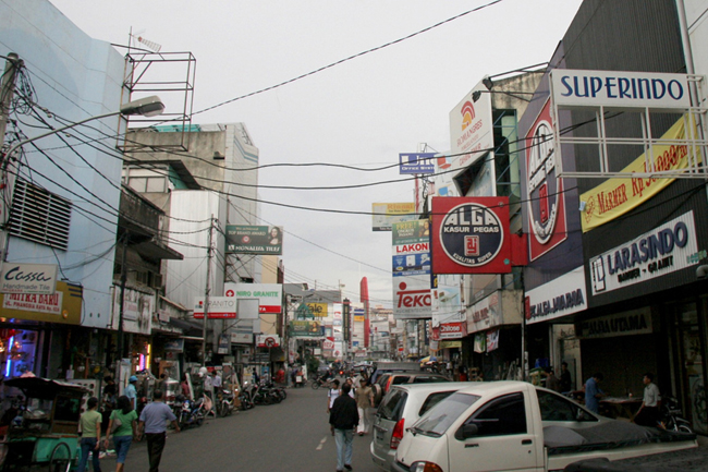 Индонезия, улицы Джакарты, фото