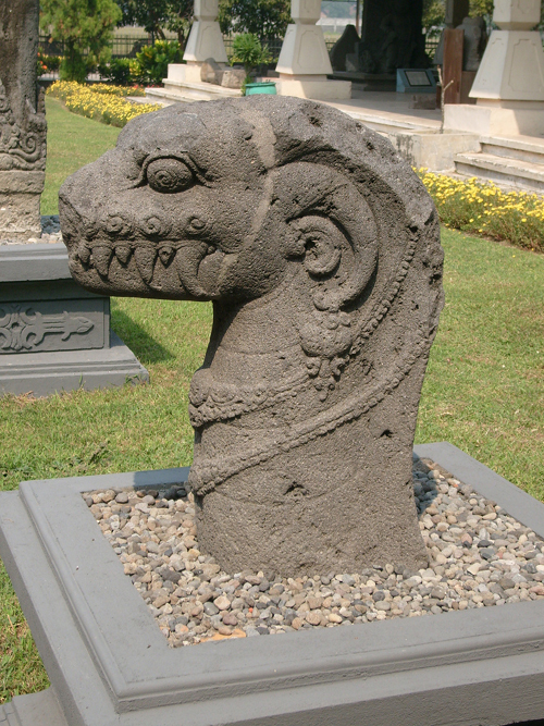 Ява - Индонезия - Музей Purbakala - фото flickr.com