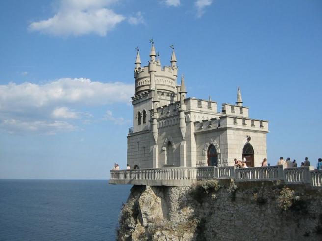 Крым - Ялта - Ласточкино гнездо - вид с берега