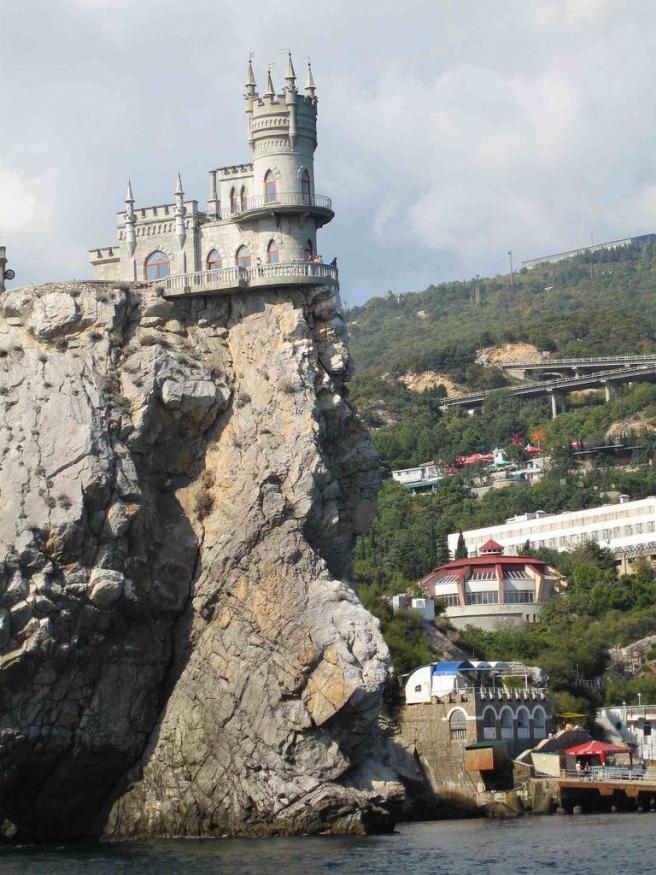 Крым - Ялта - Ласточкино гнездо - вид на Ласточкино гнездо со стороны моря