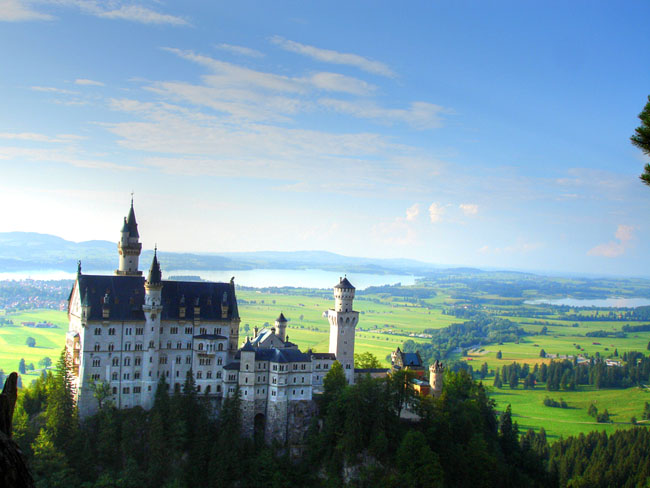 Нойшванштайн - Neuschwanstein - вид замка на закате