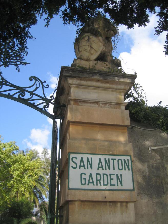 Сад Святого Антона - Мальта  центральный вход - фото