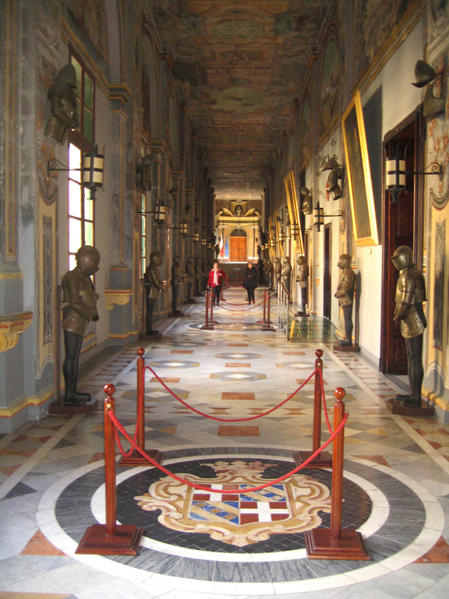 Мальта - дворец великого магистра - коридор - фото