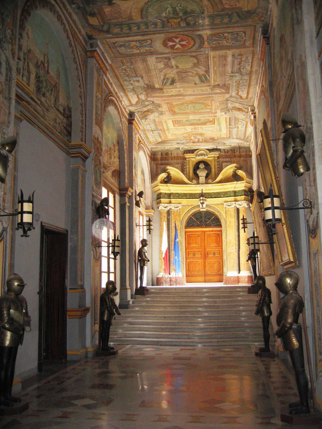 Мальта - дворец великого магистра - коридор - фото