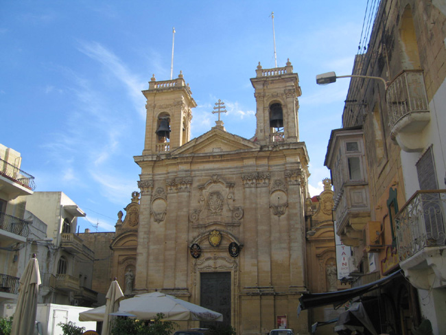 Мальта - г.Виктория - церковь на площади - фото