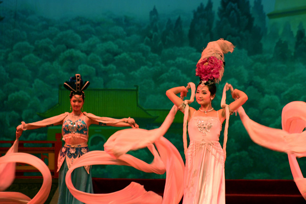 Национальный костюм Китая в современном танце - фото flickr.com